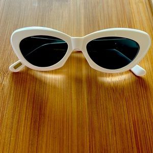 NEW DIFF White Smoke Lens WT-GR70 Cleo Cat Eye Sunglasses. No Case.